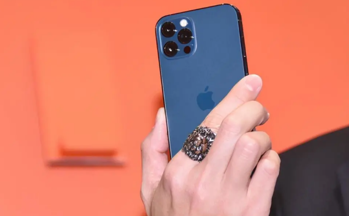 哈密苹果手机维修分享iPhone12系列重启方法教程 